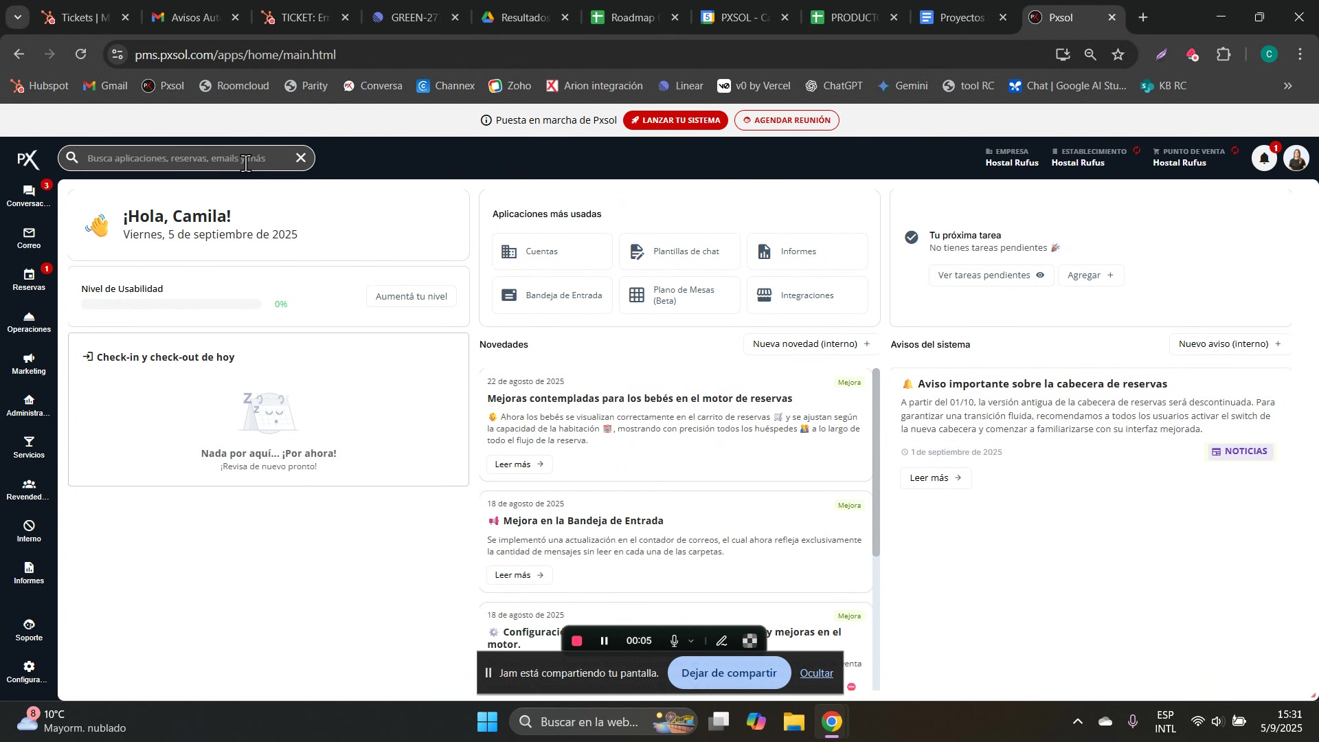 Campo de búsqueda con el texto 'correo' ingresado y resultados desplegados.