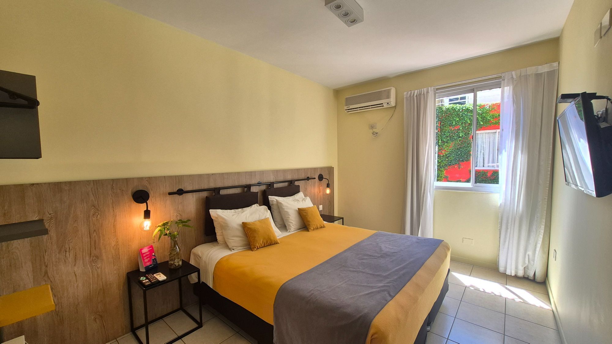 Foto principal de Vilaró Art Wine Hotel - Habitación Cuádruple Mat +2 en Comuna 1 · Argentina
